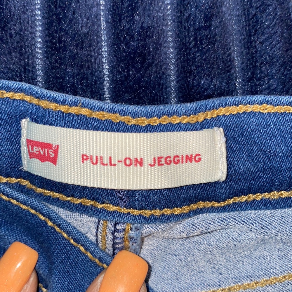 NWOT LEVIS GIRLS BLUE JEANS